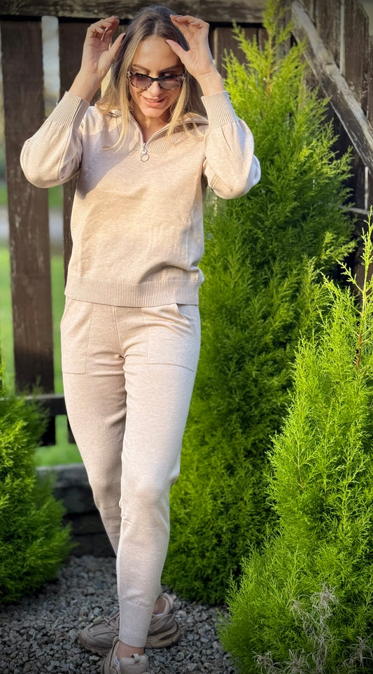 Knitted leisure suit