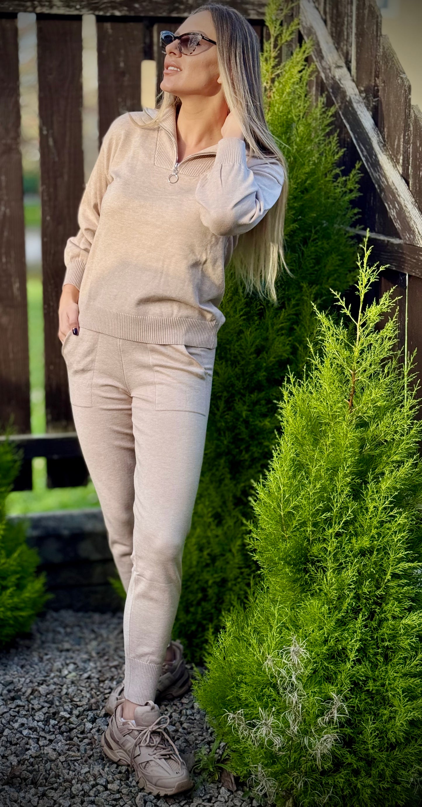 Knitted leisure suit